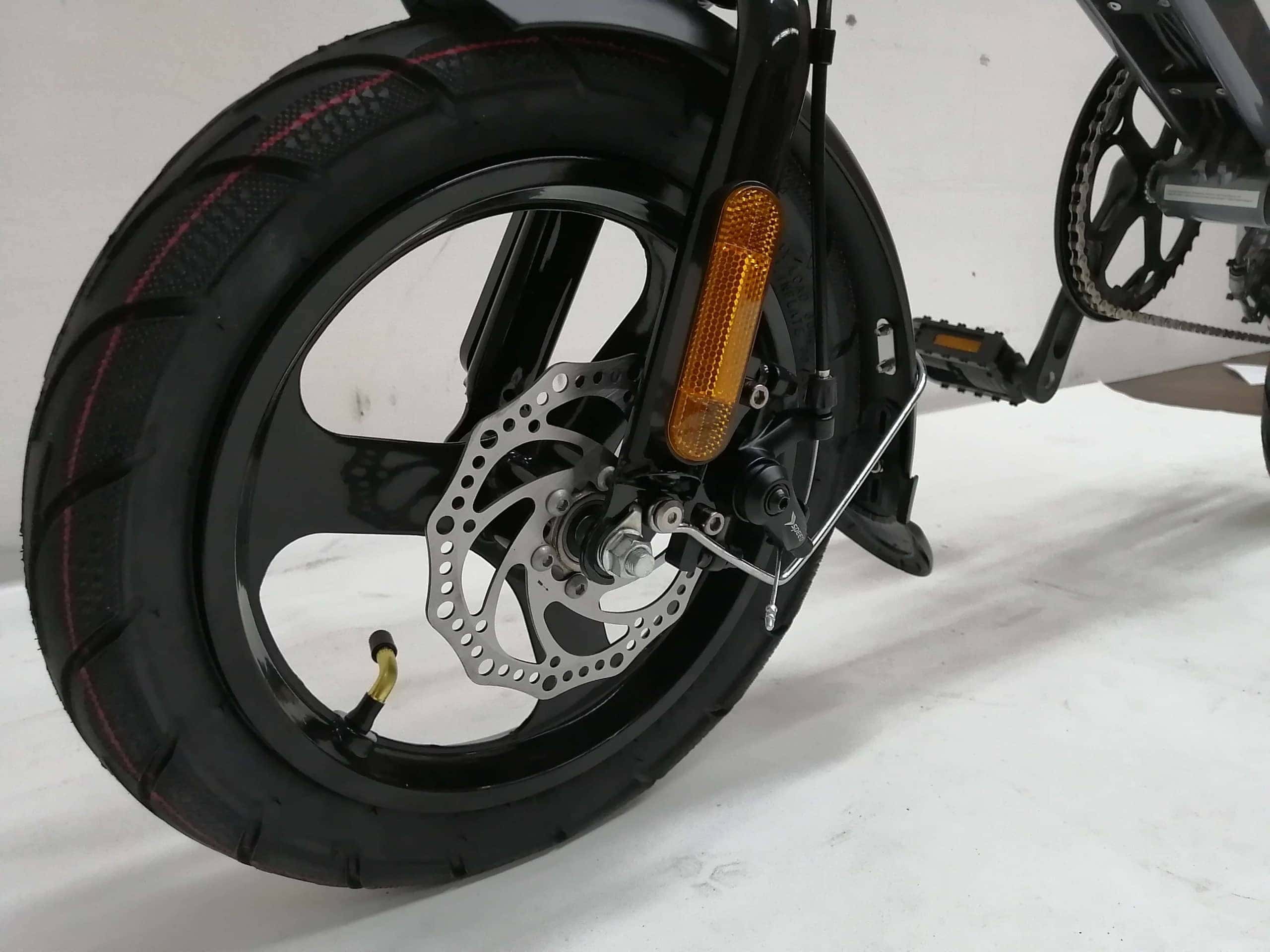JI MOVE LTA approved ebike tyres scaled - Review of JI-MOVE LC, the most compact LTA approved ebike?