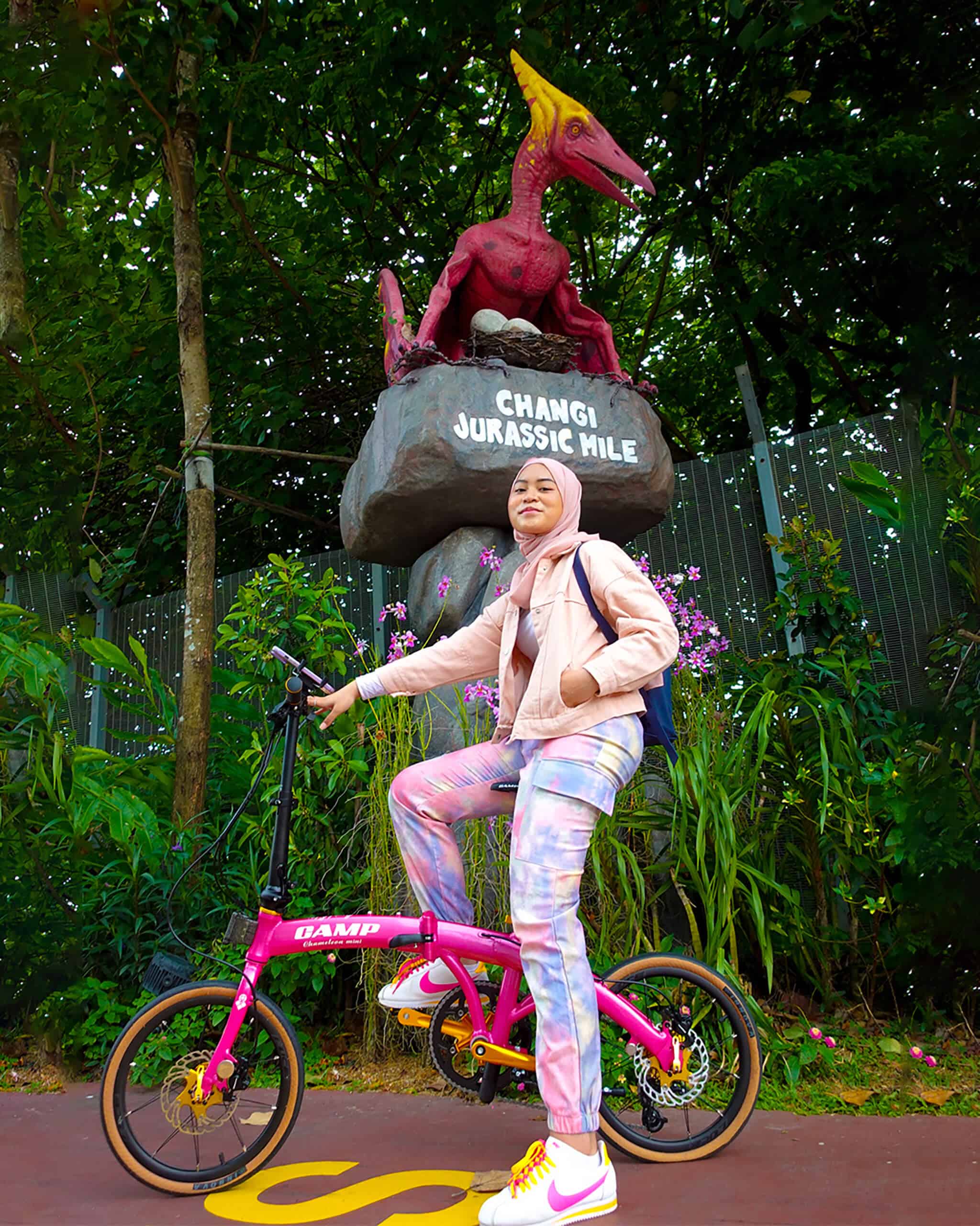 CAMP Chameleon Mini 2022 PINK foldable bicycle with Jamie at Jurassic Mile - Top 8 Cycling Routes On A Foldable Bicycle In Singapore