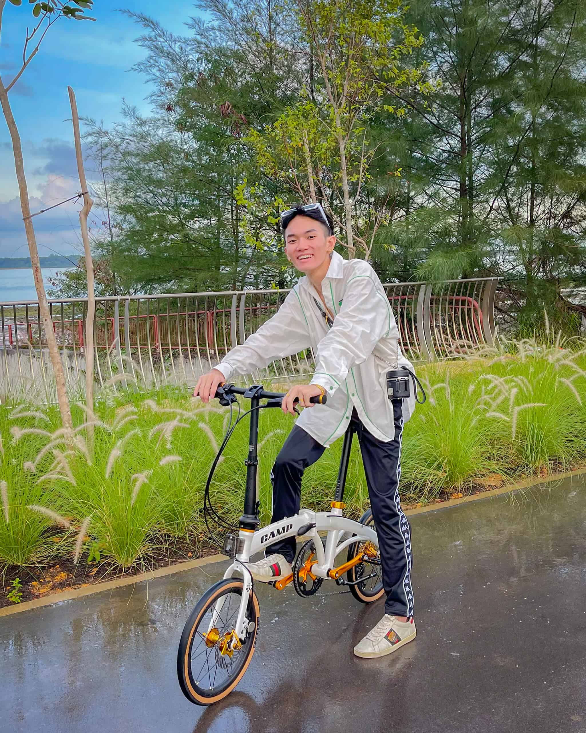 CAMP Chameleon Mini PEARL WHITE foldable bicycle with Jun Jie at Changi Bay PCN - Top 8 Cycling Routes On A Foldable Bicycle In Singapore